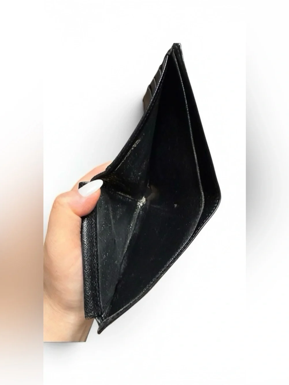 ✨$775 Men’s Louis Vuitton Black Taiga Leather Bifold Wallet